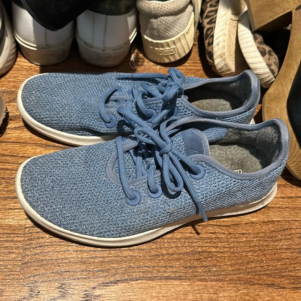 Women’s size 9 allbird’s